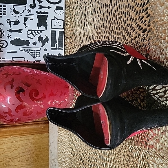 Shoes - Picture 2 of 3